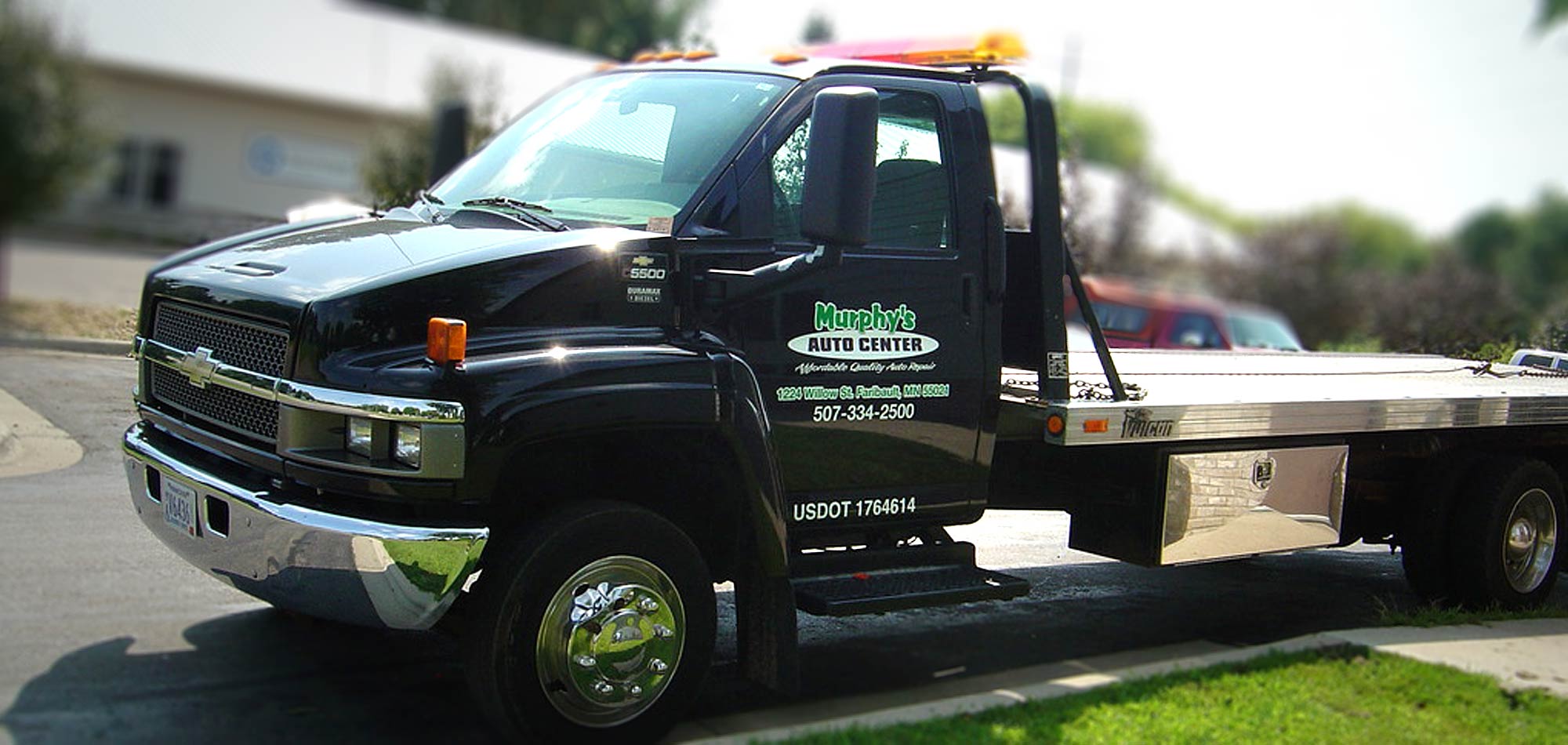Flatbed tow truck
